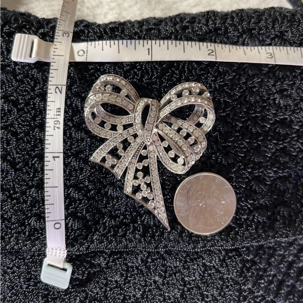 JOAN RIVERS Classics Collection Bow Rhinestone Brooch Pin Silver-Tone EUC Snazzy - Picture 7 of 11